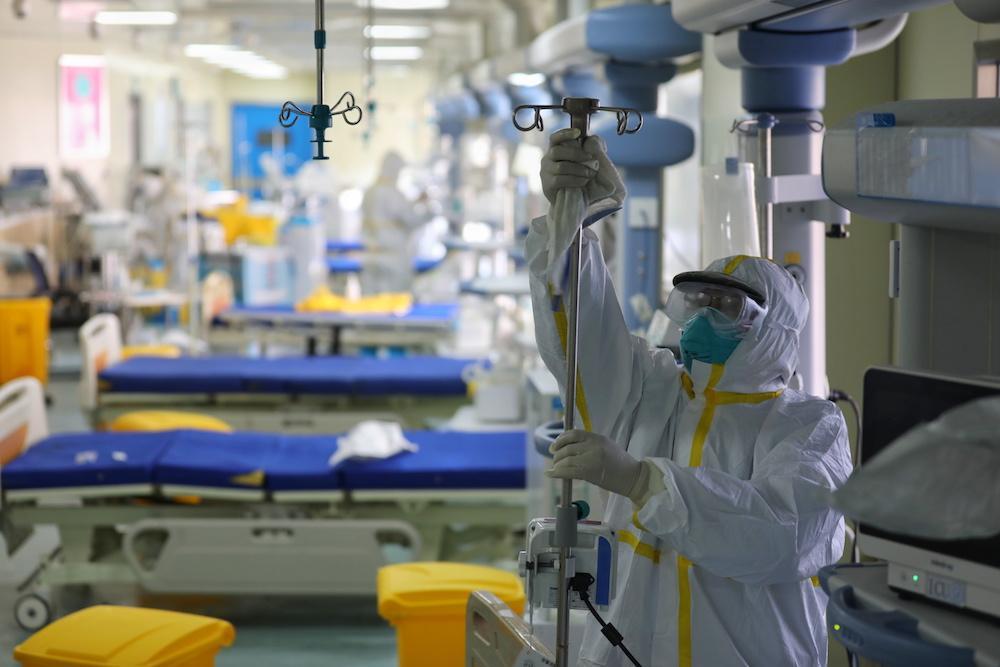 В мире темпы распространения коронавируса превысили показатели Китая